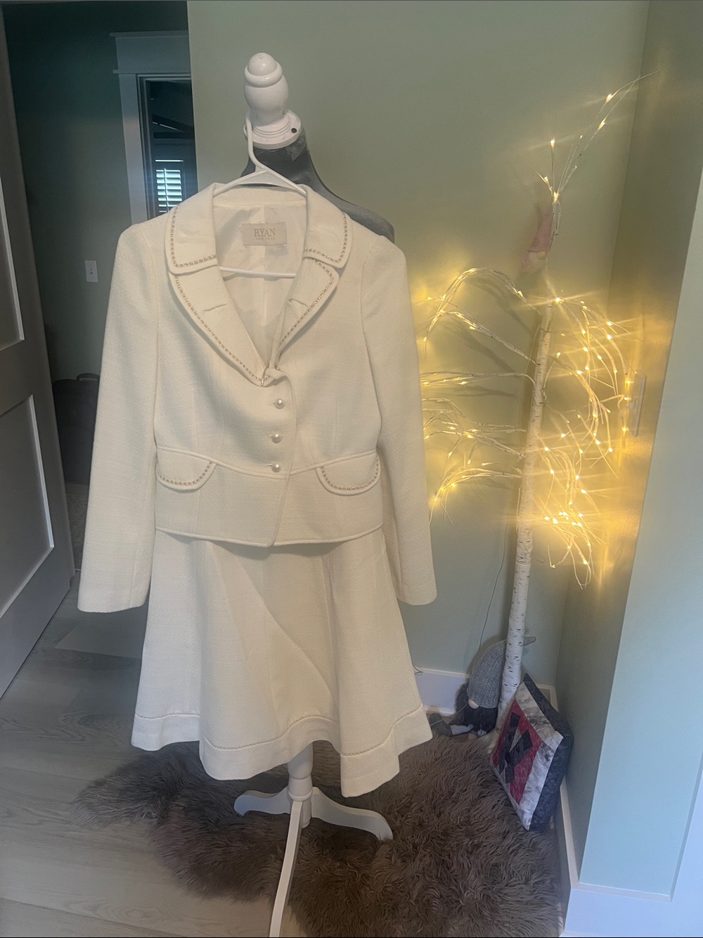 White Ladies Cropped Blazer and Skirt Set